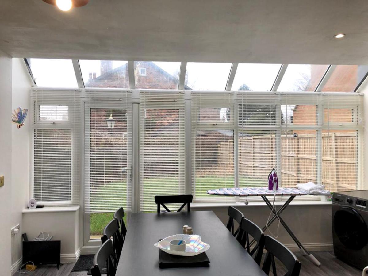 Cosy Spacious 4 Bedroom Town House With Shared Bathrooms, Living Space, Kitchen And Garden Apartamento