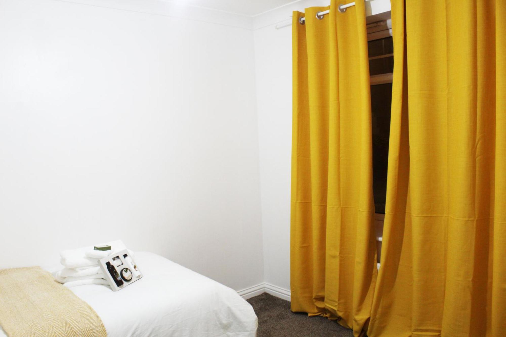Cosy Spacious 4 Bedroom Town House With Shared Bathrooms, Living Space, Kitchen And Garden Apartamento *